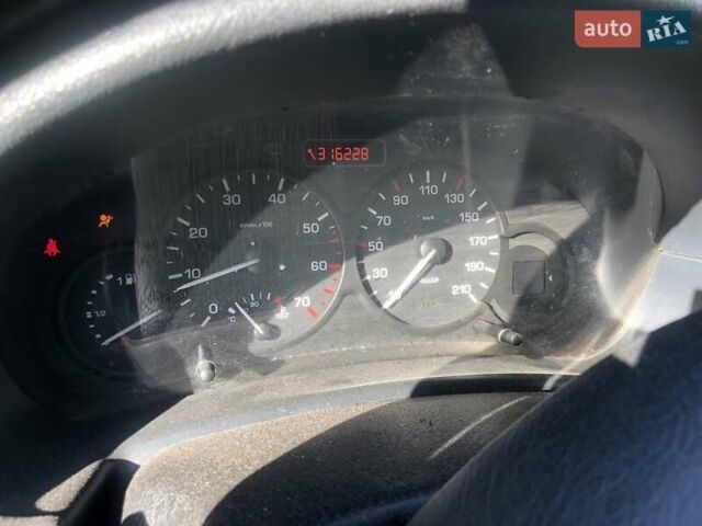 Красный Ситроен Берлинго, объемом двигателя 1.6 л и пробегом 310 тыс. км за 3500 $, фото 6 на Automoto.ua