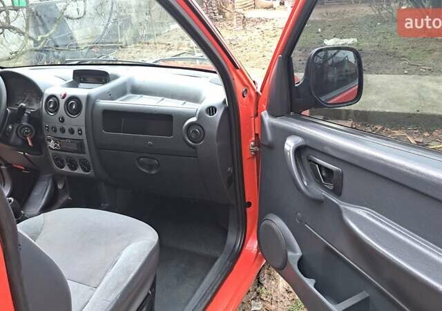 Красный Ситроен Берлинго, объемом двигателя 1.6 л и пробегом 300 тыс. км за 3300 $, фото 8 на Automoto.ua