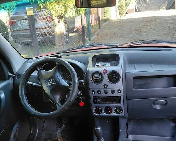 Красный Ситроен Берлинго, объемом двигателя 1.56 л и пробегом 300 тыс. км за 3800 $, фото 11 на Automoto.ua