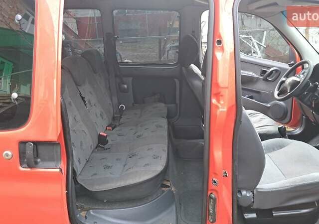 Красный Ситроен Берлинго, объемом двигателя 1.6 л и пробегом 300 тыс. км за 3300 $, фото 2 на Automoto.ua