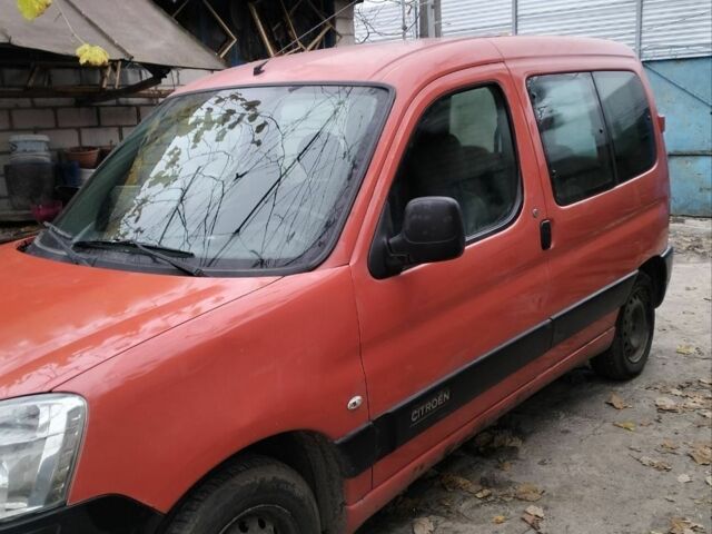 Красный Ситроен Берлинго, объемом двигателя 1.6 л и пробегом 250 тыс. км за 3300 $, фото 6 на Automoto.ua