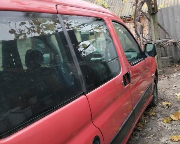 Красный Ситроен Берлинго, объемом двигателя 1.6 л и пробегом 259 тыс. км за 3200 $, фото 7 на Automoto.ua