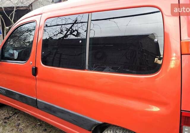 Красный Ситроен Берлинго, объемом двигателя 1.6 л и пробегом 300 тыс. км за 3300 $, фото 6 на Automoto.ua