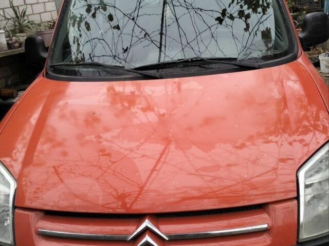 Красный Ситроен Берлинго, объемом двигателя 1.6 л и пробегом 250 тыс. км за 3300 $, фото 2 на Automoto.ua