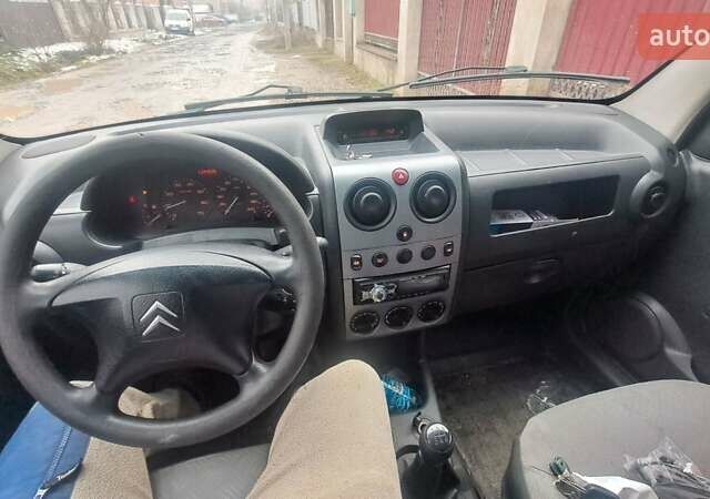 Красный Ситроен Берлинго, объемом двигателя 1.6 л и пробегом 300 тыс. км за 3300 $, фото 13 на Automoto.ua
