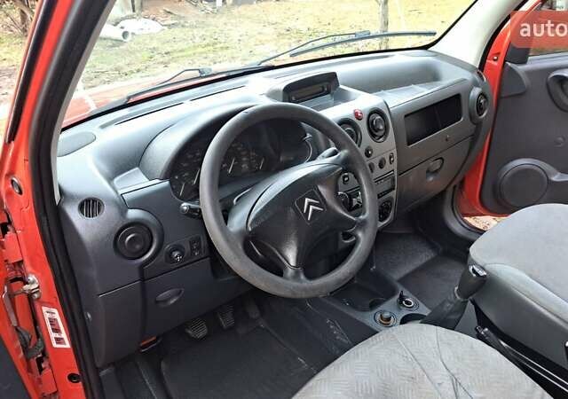 Красный Ситроен Берлинго, объемом двигателя 1.6 л и пробегом 300 тыс. км за 3300 $, фото 4 на Automoto.ua
