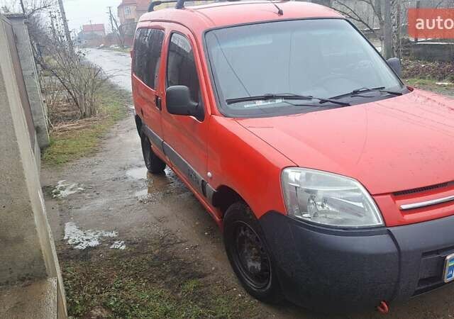 Красный Ситроен Берлинго, объемом двигателя 1.6 л и пробегом 300 тыс. км за 3300 $, фото 11 на Automoto.ua