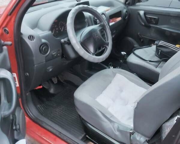 Красный Ситроен Берлинго, объемом двигателя 1.4 л и пробегом 202 тыс. км за 2500 $, фото 1 на Automoto.ua