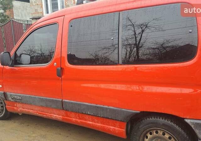 Красный Ситроен Берлинго, объемом двигателя 1.6 л и пробегом 300 тыс. км за 3300 $, фото 9 на Automoto.ua