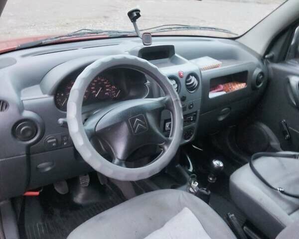 Красный Ситроен Берлинго, объемом двигателя 1.4 л и пробегом 202 тыс. км за 2500 $, фото 2 на Automoto.ua