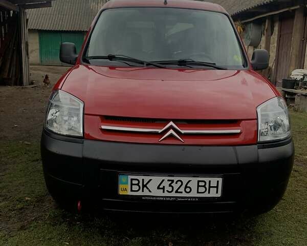 Красный Ситроен Берлинго, объемом двигателя 1.9 л и пробегом 135 тыс. км за 4700 $, фото 1 на Automoto.ua