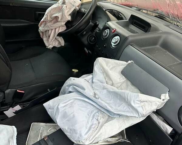 Красный Ситроен Берлинго, объемом двигателя 1.56 л и пробегом 250 тыс. км за 1200 $, фото 4 на Automoto.ua