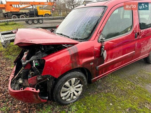 Красный Ситроен Берлинго, объемом двигателя 1.56 л и пробегом 250 тыс. км за 1200 $, фото 3 на Automoto.ua