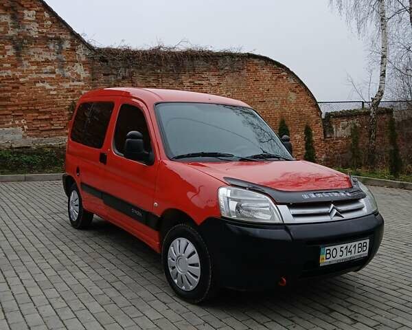 Красный Ситроен Берлинго, объемом двигателя 1.6 л и пробегом 220 тыс. км за 3450 $, фото 6 на Automoto.ua