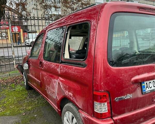 Красный Ситроен Берлинго, объемом двигателя 1.56 л и пробегом 250 тыс. км за 1200 $, фото 2 на Automoto.ua