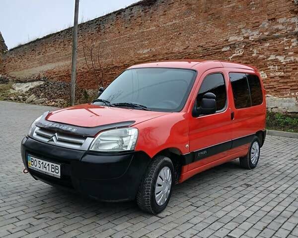 Красный Ситроен Берлинго, объемом двигателя 1.6 л и пробегом 220 тыс. км за 3450 $, фото 4 на Automoto.ua