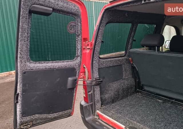 Красный Ситроен Берлинго, объемом двигателя 1.6 л и пробегом 204 тыс. км за 3850 $, фото 48 на Automoto.ua