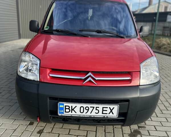 Красный Ситроен Берлинго, объемом двигателя 1.6 л и пробегом 245 тыс. км за 4999 $, фото 2 на Automoto.ua