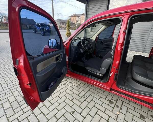 Красный Ситроен Берлинго, объемом двигателя 1.6 л и пробегом 245 тыс. км за 4999 $, фото 5 на Automoto.ua