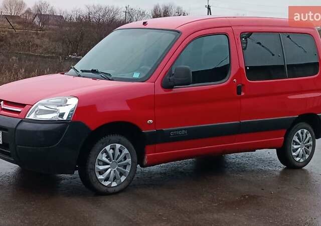 Красный Ситроен Берлинго, объемом двигателя 1.6 л и пробегом 204 тыс. км за 3850 $, фото 11 на Automoto.ua