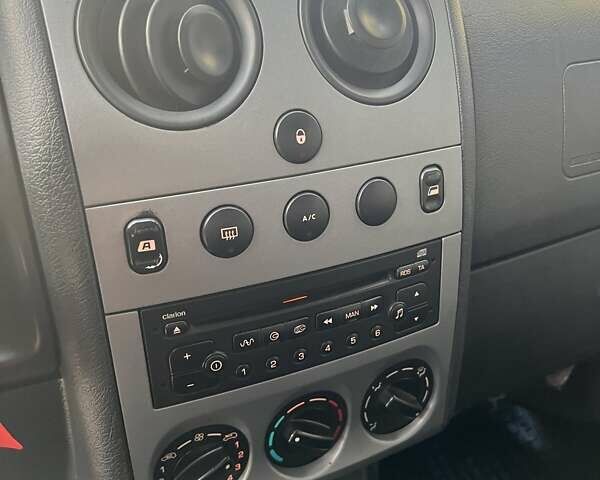 Красный Ситроен Берлинго, объемом двигателя 1.6 л и пробегом 245 тыс. км за 4999 $, фото 18 на Automoto.ua