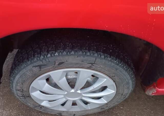 Красный Ситроен Берлинго, объемом двигателя 1.6 л и пробегом 204 тыс. км за 3850 $, фото 69 на Automoto.ua