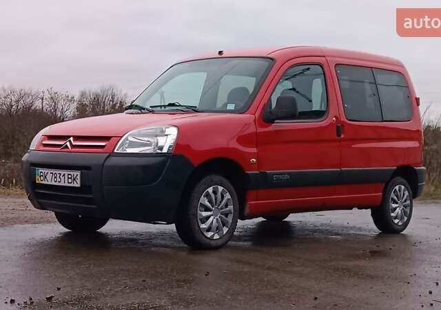 Красный Ситроен Берлинго, объемом двигателя 1.6 л и пробегом 204 тыс. км за 3850 $, фото 10 на Automoto.ua