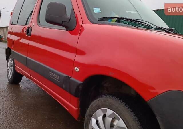 Красный Ситроен Берлинго, объемом двигателя 1.6 л и пробегом 204 тыс. км за 3850 $, фото 36 на Automoto.ua