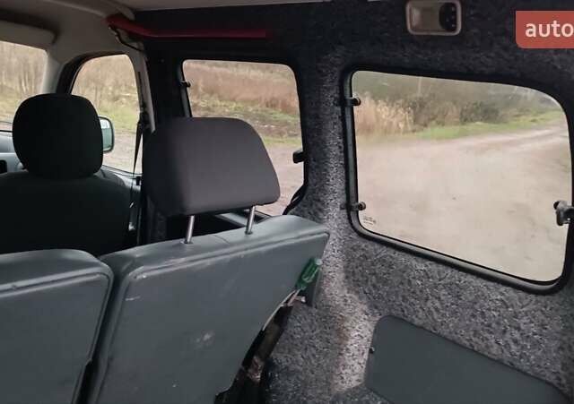 Красный Ситроен Берлинго, объемом двигателя 1.6 л и пробегом 204 тыс. км за 3850 $, фото 52 на Automoto.ua