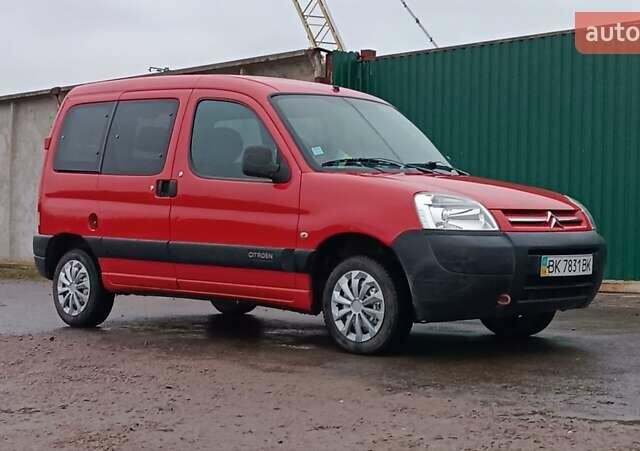 Красный Ситроен Берлинго, объемом двигателя 1.6 л и пробегом 204 тыс. км за 3850 $, фото 2 на Automoto.ua