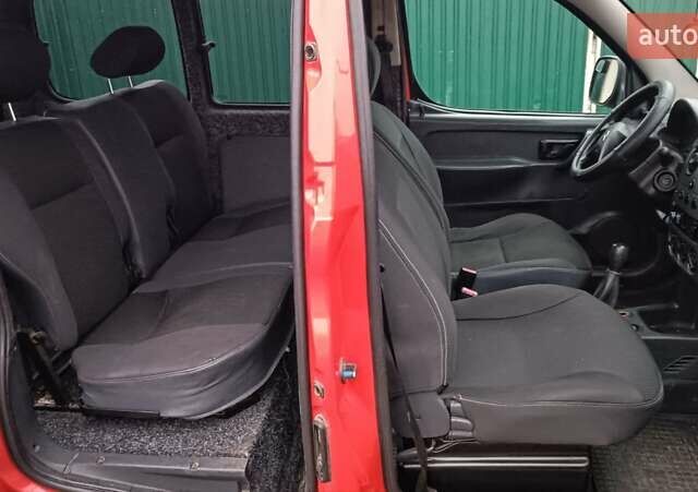 Красный Ситроен Берлинго, объемом двигателя 1.6 л и пробегом 204 тыс. км за 3850 $, фото 59 на Automoto.ua