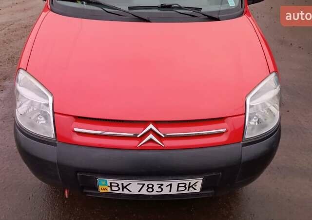 Красный Ситроен Берлинго, объемом двигателя 1.6 л и пробегом 204 тыс. км за 3850 $, фото 30 на Automoto.ua