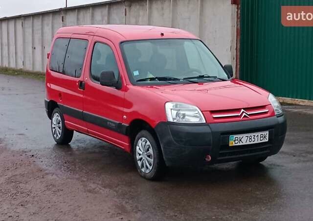 Красный Ситроен Берлинго, объемом двигателя 1.6 л и пробегом 204 тыс. км за 3850 $, фото 4 на Automoto.ua