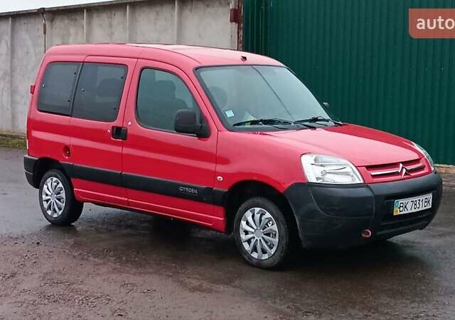 Красный Ситроен Берлинго, объемом двигателя 1.6 л и пробегом 204 тыс. км за 3850 $, фото 1 на Automoto.ua
