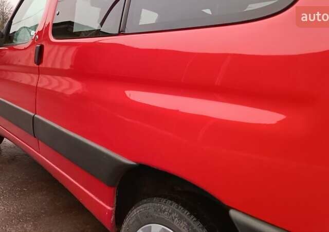Красный Ситроен Берлинго, объемом двигателя 1.6 л и пробегом 204 тыс. км за 3850 $, фото 32 на Automoto.ua