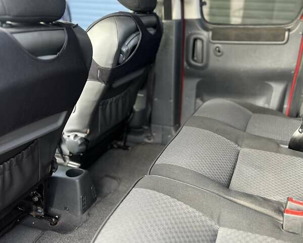 Красный Ситроен Берлинго, объемом двигателя 1.6 л и пробегом 245 тыс. км за 4999 $, фото 16 на Automoto.ua