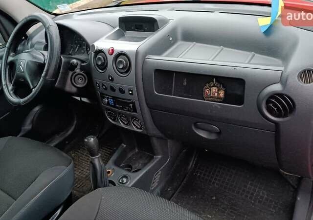 Красный Ситроен Берлинго, объемом двигателя 1.6 л и пробегом 204 тыс. км за 3850 $, фото 57 на Automoto.ua