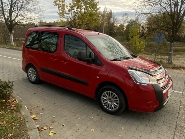 Красный Ситроен Берлинго, объемом двигателя 1.6 л и пробегом 255 тыс. км за 6000 $, фото 1 на Automoto.ua