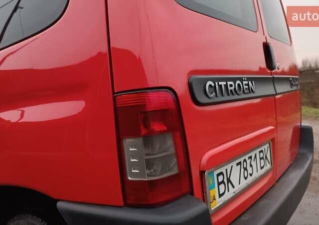 Красный Ситроен Берлинго, объемом двигателя 1.6 л и пробегом 204 тыс. км за 3850 $, фото 33 на Automoto.ua