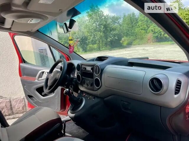 Красный Ситроен Берлинго, объемом двигателя 1.6 л и пробегом 255 тыс. км за 6000 $, фото 6 на Automoto.ua