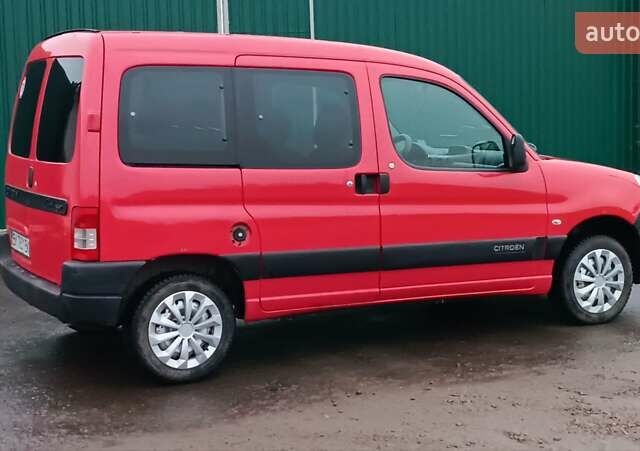 Красный Ситроен Берлинго, объемом двигателя 1.6 л и пробегом 204 тыс. км за 3850 $, фото 20 на Automoto.ua