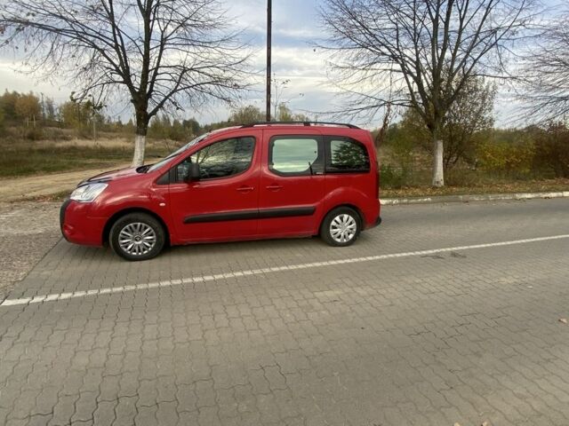 Красный Ситроен Берлинго, объемом двигателя 1.6 л и пробегом 255 тыс. км за 6000 $, фото 5 на Automoto.ua