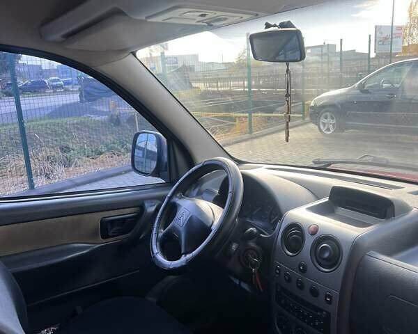 Красный Ситроен Берлинго, объемом двигателя 1.6 л и пробегом 245 тыс. км за 4999 $, фото 11 на Automoto.ua