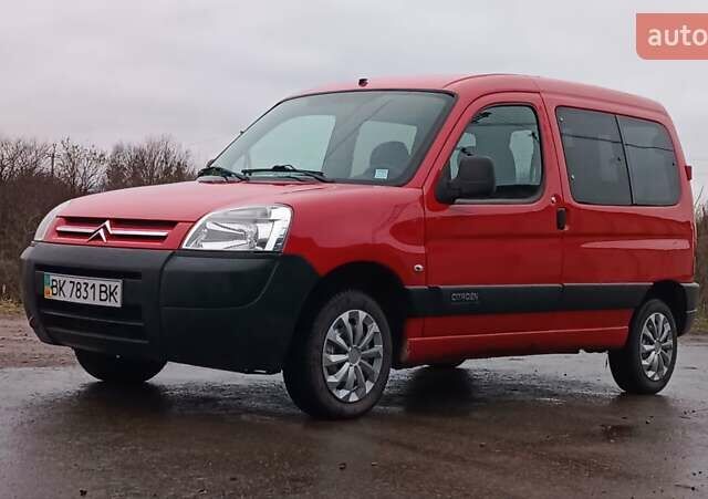 Красный Ситроен Берлинго, объемом двигателя 1.6 л и пробегом 204 тыс. км за 3850 $, фото 9 на Automoto.ua