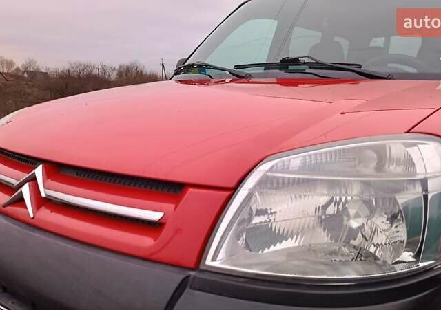 Красный Ситроен Берлинго, объемом двигателя 1.6 л и пробегом 204 тыс. км за 3850 $, фото 39 на Automoto.ua