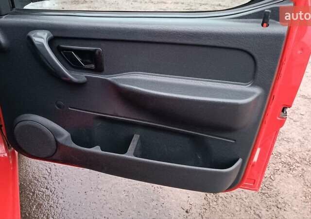 Красный Ситроен Берлинго, объемом двигателя 1.6 л и пробегом 204 тыс. км за 3850 $, фото 55 на Automoto.ua