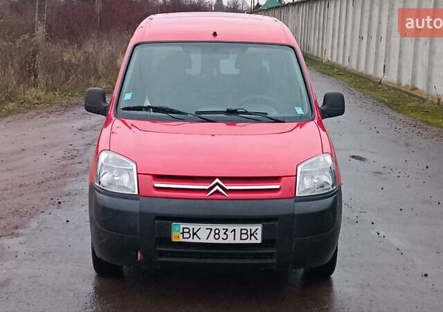 Красный Ситроен Берлинго, объемом двигателя 1.6 л и пробегом 204 тыс. км за 3850 $, фото 5 на Automoto.ua