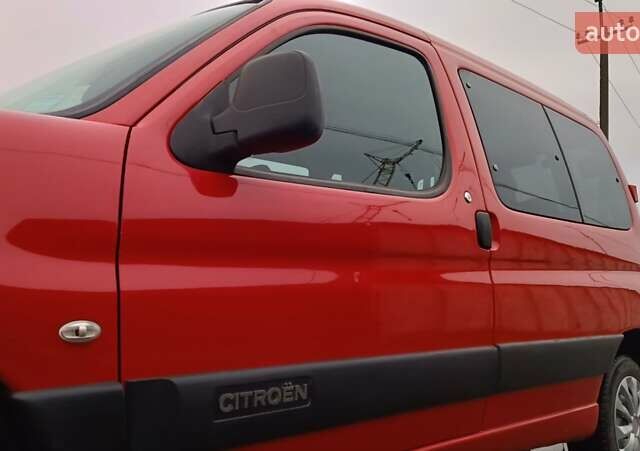 Красный Ситроен Берлинго, объемом двигателя 1.6 л и пробегом 204 тыс. км за 3850 $, фото 41 на Automoto.ua