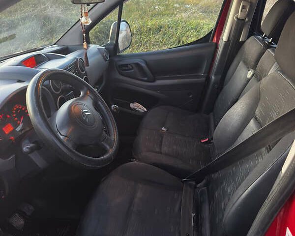 Красный Ситроен Берлинго, объемом двигателя 1.6 л и пробегом 286 тыс. км за 3850 $, фото 10 на Automoto.ua