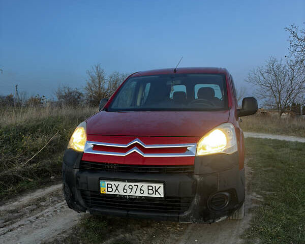 Красный Ситроен Берлинго, объемом двигателя 1.6 л и пробегом 286 тыс. км за 3850 $, фото 15 на Automoto.ua